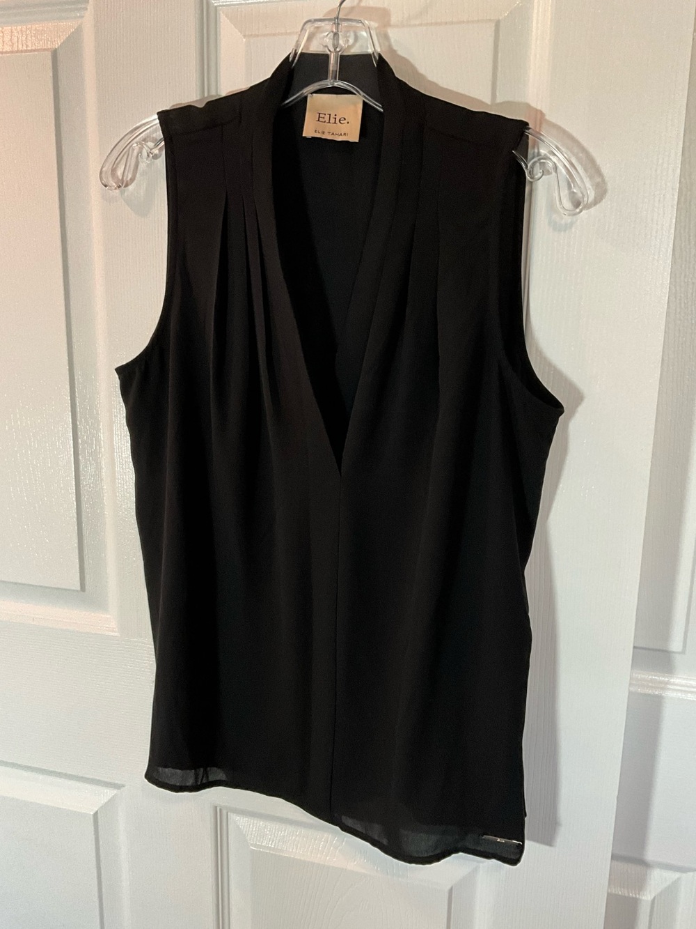 Elie Tahari Black Sleeveless V-Neck blouse / camisole. Size M